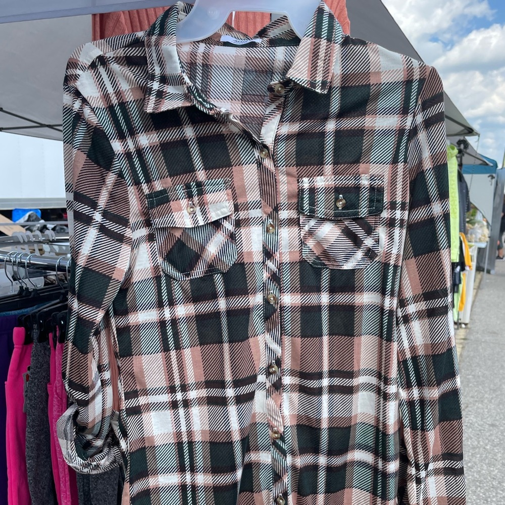 Ardene’s women plaid shirts. Multiple sizes. Light weight